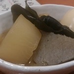 こいずみ - お通しのおでん。