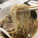 ラーメン香華 - 濃厚鶏白湯　麺リフト