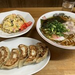 田島ラーメン - ラーメン＋半チャーハン＋餃子