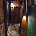 寺田屋 - つきあたりに低い入口があります