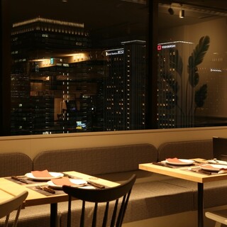 Seats with a view of the night view] The Umeda store is Restaurants on the 29th floor of Hankyu 32nd Avenue.