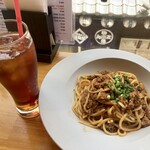 ピタンゴ - 和ミートソースパスタ〜山椒の香り〜にアイスコーヒー