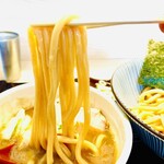長男、もんたいちお - 中太麺
