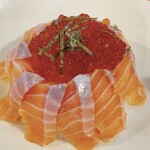 肉と魚 Second Class Tokyo - ◆サーモンいくらのハラコ飯　¥1,400税込
            ※サラダ＆お味噌汁＆小鉢2つ付き