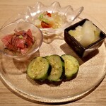 Kuroge Wagyuu Yakiniku Satsuma Ushi Nokura - ・季節野菜のナムル(ズッキーニ)
                ・黒毛和牛の冷しゃぶ青紫蘇山葵
                ・冬瓜と京揚げの炊き合せ
                ・帆立貝柱と夏野菜のジュレ和え