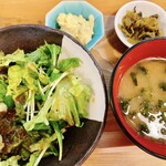 肉と魚 Second Class Tokyo - サラダ＆お味噌汁＆小鉢2つ付き