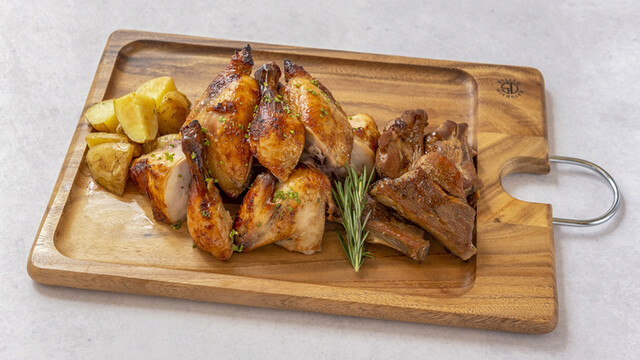 Flame Rotisserie Chicken 弘前 | 駅前の本格ロティサリーチキン専門店