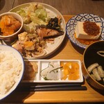 atari CAFE＆DINING - お肉、お魚、お野菜の"整い"balance定食