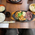 Nikuga Ichiban - 「テンダーとホルモン定食」
                        「ご飯：中」
                        「ソース：柚子醤油ポン酢」