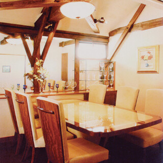 個室(小)
                                          最大4名様
                                          個室使用料3,960円
                                          階段を上がっていただきます。