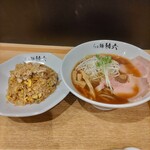 らぁ麺鯖六 心斎橋本店 - さば豚骨らぁ麺とさば半焼きめし