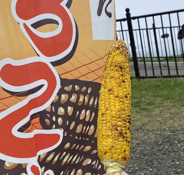 焼きとうもろこし