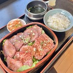 焼肉 紫雲 - 黒毛和牛カルビとタン塩ランチ