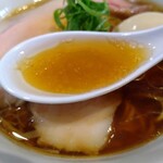 らーめんMAIKAGURA - 味玉醤油らーめんのスープ