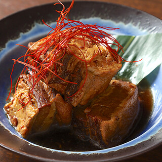 还有红烧肉、炸鸡块、南蛮鸡等丰富的自制下酒菜