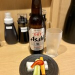 黒豚とんかつ ほり壱 - とんかつがサーブされる迄は、ピクルスとスーパードライで待つべし！中瓶にするか大いに迷うが、小瓶でガマン！