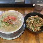 Hidechan Ra-Men - ラーメンが少し小さく、丼が普通より大きめのこのバランスちょうど良いです