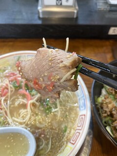 秀ちゃんラーメン - 柔らかいチャーシュー　ホロホロ崩れてしまいます