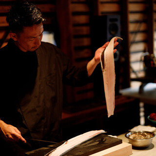 和食の名店などでの経歴をもつ和のスペシャリスト今井恒三シェフ