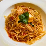 Mozzarella, basil, tomato pasta