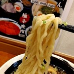 俺の中華たなか家 - 麺リフト⤴️「自家製太麺」に冷たい❄スープがシッカリ絡んできます(#^^#)v