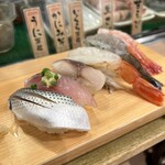 魚がし日本一 立喰寿司 - 光り物3種、えび3種