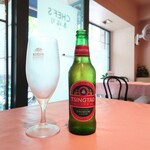 シェフス - 見ただけで冷たさが判る(笑)、青島ビール、770円。