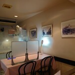 シェフス - 店内一番奥の一段高くなっているテーブル席。