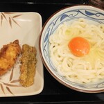 Marugame Seimen - 釜玉うどん大＆ちくわ磯部天ハーフ＆かしわ天