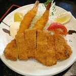 串よし - ロースカツとエビフライ定食