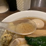 貝出汁 中華そば 竹祥 - 澄んだスープ。旨みたっぷりで美味しい！