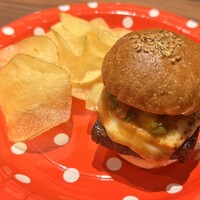 焼肉ホルモン 新井屋 にかい - カイノミチーズバーガー