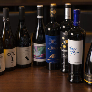 旬を楽しめるスペインワインを豊富にご用意。飲み比べも◎