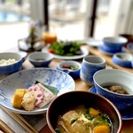 クラブインターコンチネンタルラウンジ - 島の朝ごはん。 とってもヘルシーで栄養バランスのいい朝食なんですが、、、 これだけでやめときゃいいのに、それができないのがダメ人間の証。