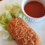 Hibiya Matsumotorou - カニクリームコロッケがどうしても食べたくて、一個だけ追加。このコロッケ旨し！とろっとろのクリームにカニの香り♪次回はコロッケ定食かな？♥️