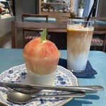 ペチカスケマサコーヒー - まるごと白桃のレアチーズ＆アイスカフェラテ
