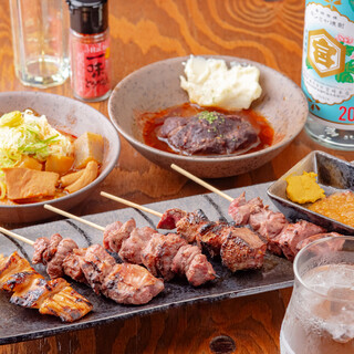 Slowly grilled big charcoal skewers and alcohol are the perfect pairing!