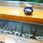 Fukumizushi - 古いお寿司屋さんの定番「カウンターの手洗いシステム」