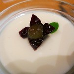 希須林 - 杏仁豆腐