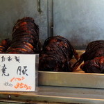 丸長精肉店 - 2013年9月11日(水)　店内　お肉ショーケース上　自家製焼豚