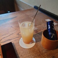 呼月 - ジンジャーエキスは下に溜まってしまうので
                    たまにかき混ぜないといけない。
                    
                    炭酸は穏やかな感じ。
                    スパイシーな味わいが面白い❕