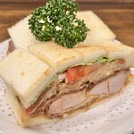 ニューアストリア - カツサンドＡ（野菜入り）