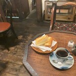 物豆奇 - トーストサンド(チーズ)330円、マンデリン500円