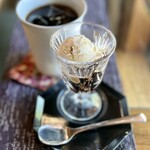 Kominka Kafe Ando Dainingu Bian - 黒みつきなこのアイスクリーム& コーヒーゼリー