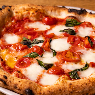 More than 12 types of authentic Neapolitan pizza baked in a wood-fired oven. Seasonal menu too