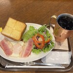 上島珈琲店 - ベーコンエッグ&厚切りバタートーストとアイスコーヒー