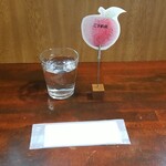 キッチン ブルー グローブ - 予約席とテーブルセット