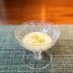 蒼 - そしてこちらは、畑の傾斜まで指定して仕入れるという、ピンのとうもろこしで作ったスープ。
      風味の豊かさで、完全にノックアウトです(^^)