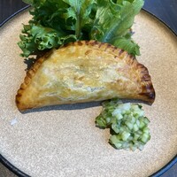 TOKi - 鰹と黒枝豆のエンパナーダ