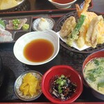 さかな屋 おぎや - 天麩羅、鯛の天麩羅あり、お刺身美味しい。